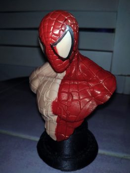 Spiderman peint scaled